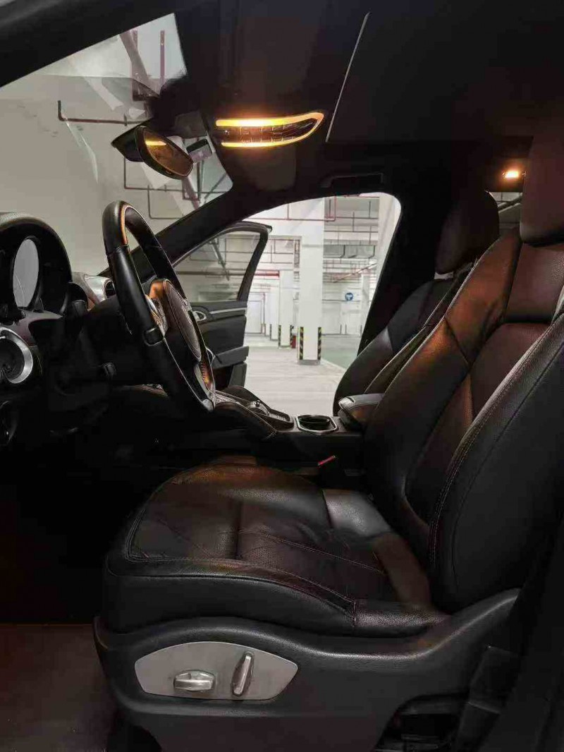 重庆13年保时捷卡宴6