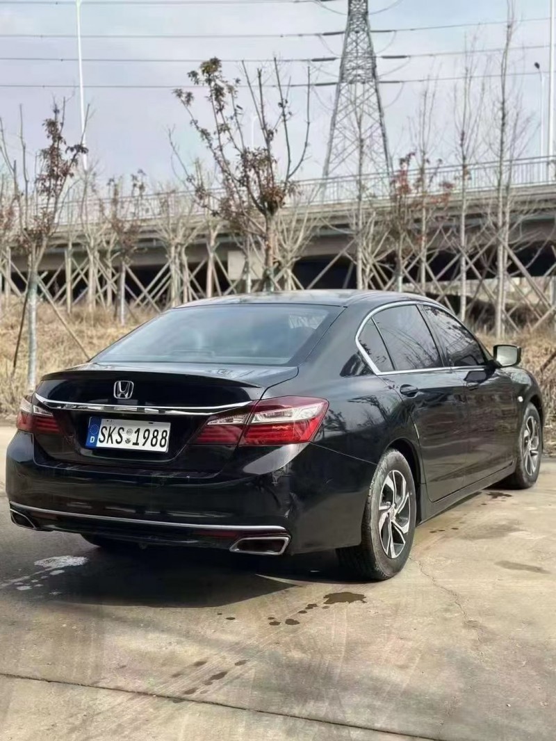 青岛18年本田雅阁8