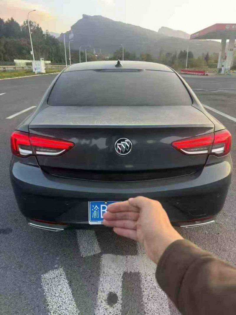 重庆20年别克君威6