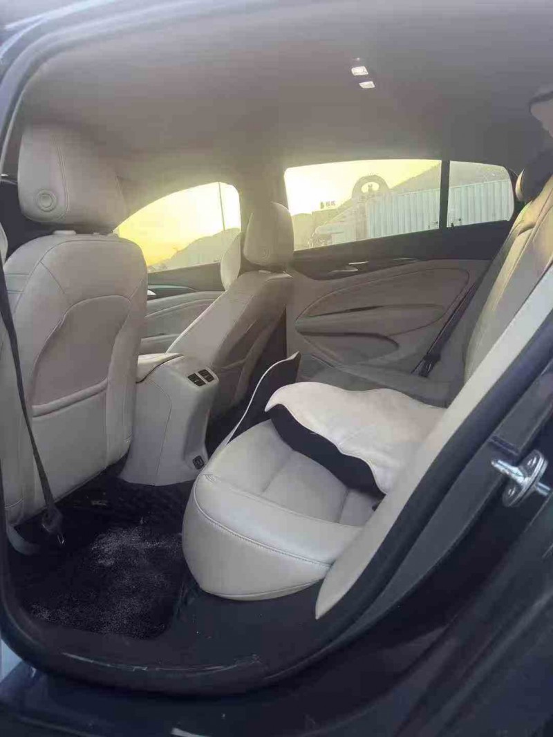 重庆20年别克君威7