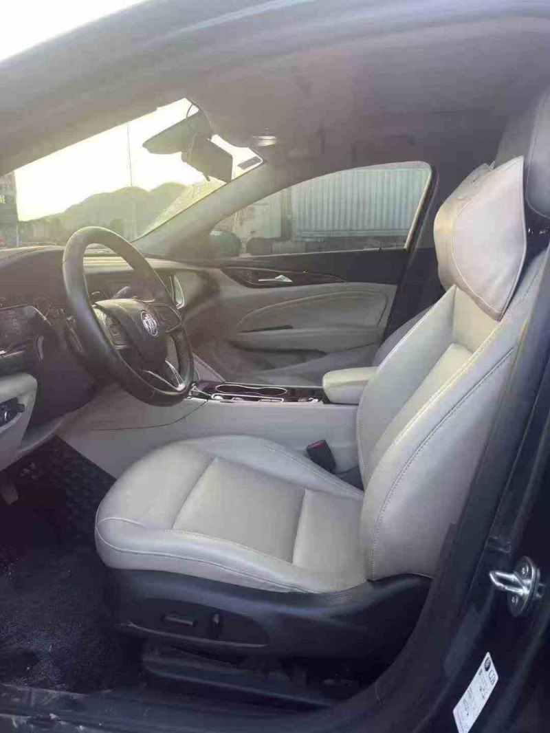 重庆20年别克君威8