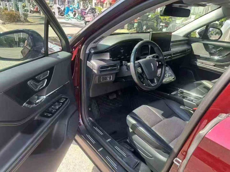 昭通22年林肯冒险家8