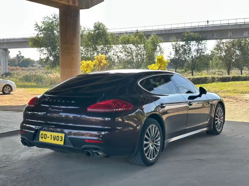 青岛15年保时捷帕拉梅拉8