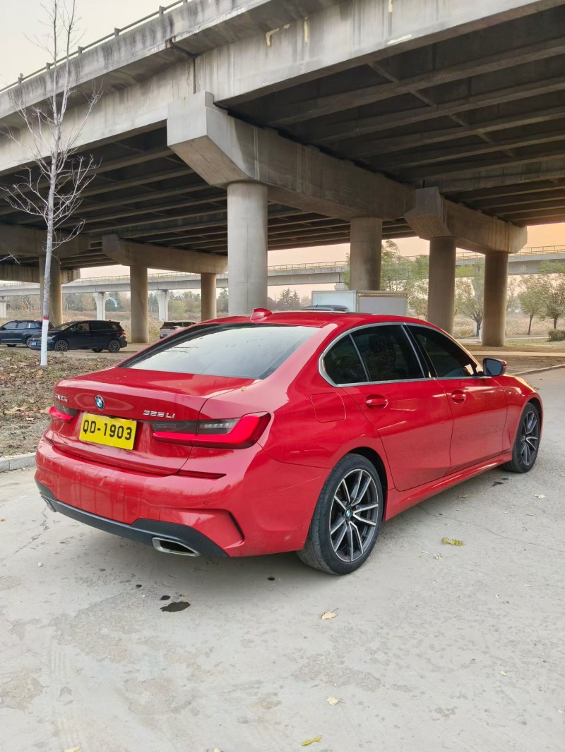 青岛22年宝马3系8