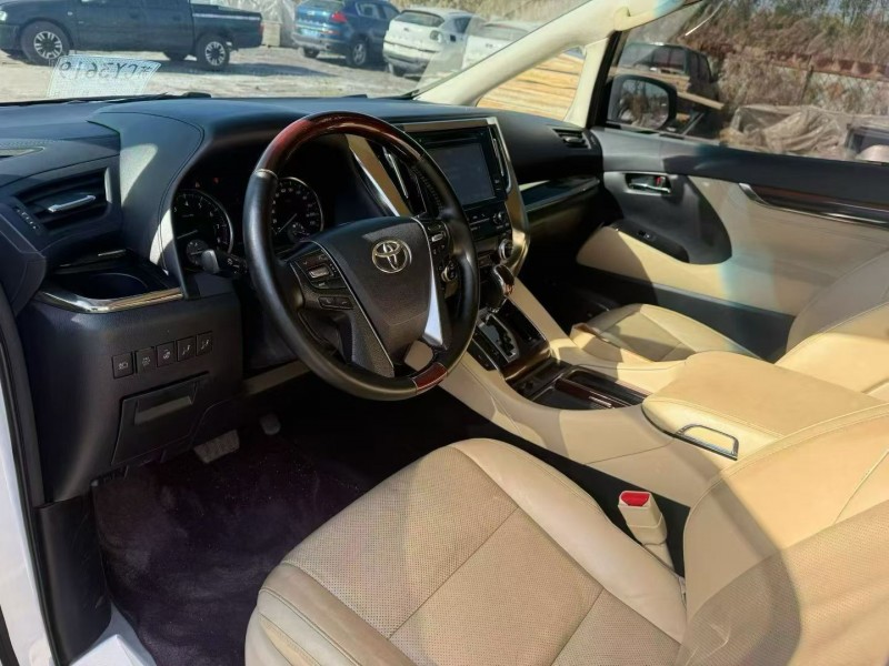 天津17年丰田埃尔法4