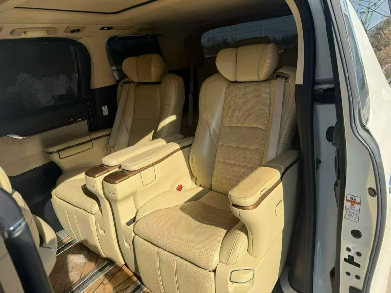 天津17年丰田埃尔法5