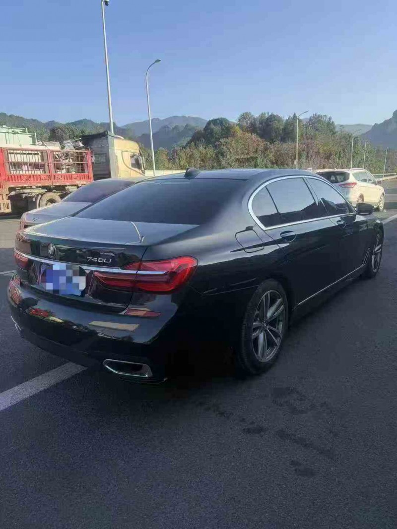 重庆18年宝马7系7