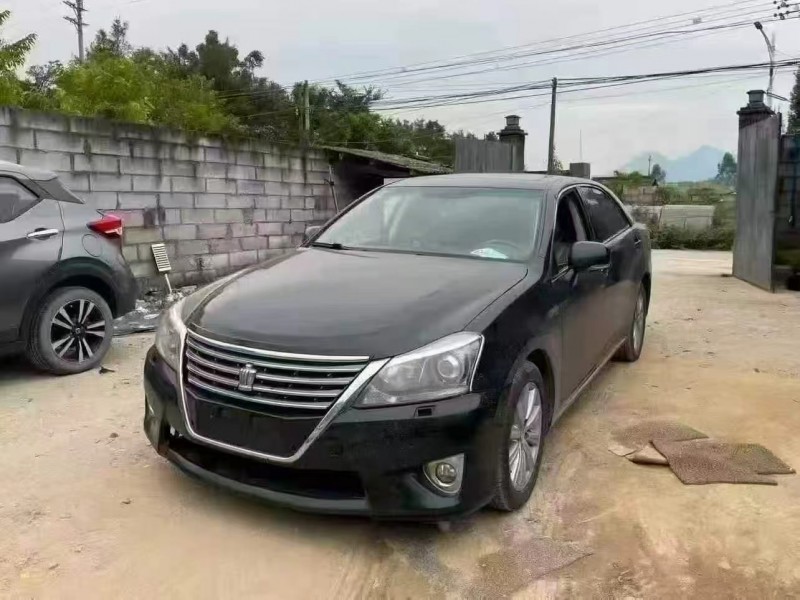 广州13年丰田皇冠2