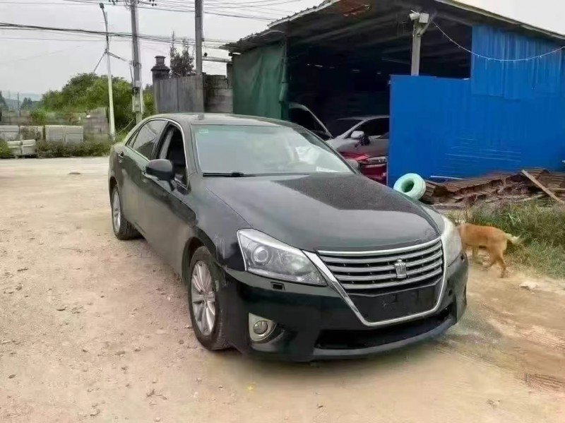 广州13年丰田皇冠3