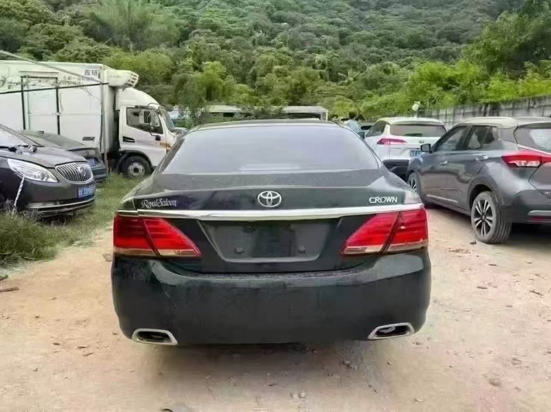 广州13年丰田皇冠5