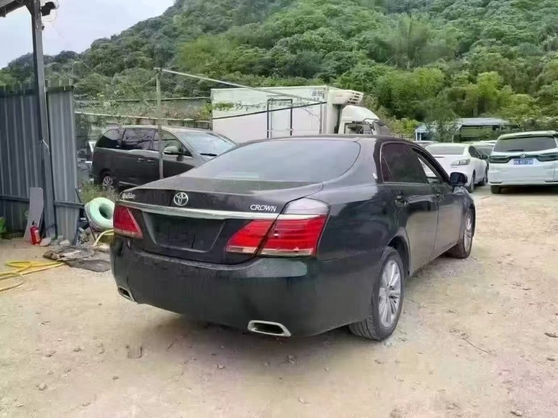 广州13年丰田皇冠6