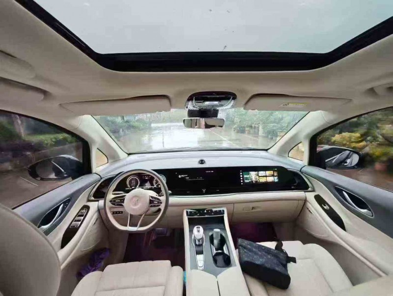 重庆24年岚图汽车梦想家4