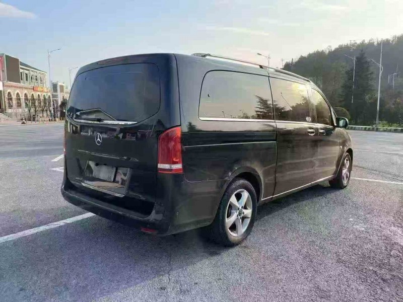 重庆19年奔驰威霆8