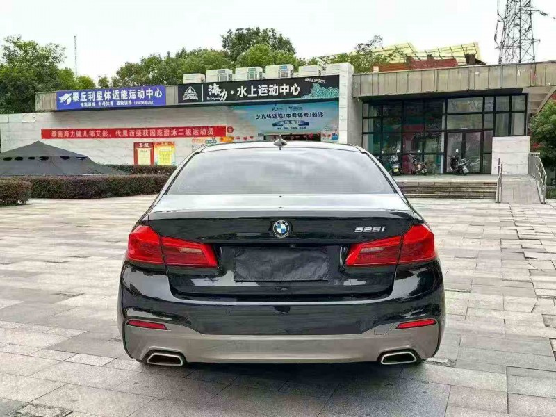 重庆20年宝马5系9