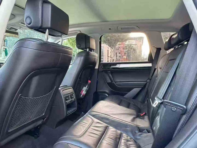 重庆16年大众途锐5