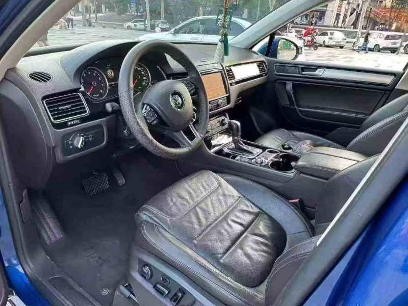 重庆16年大众途锐6