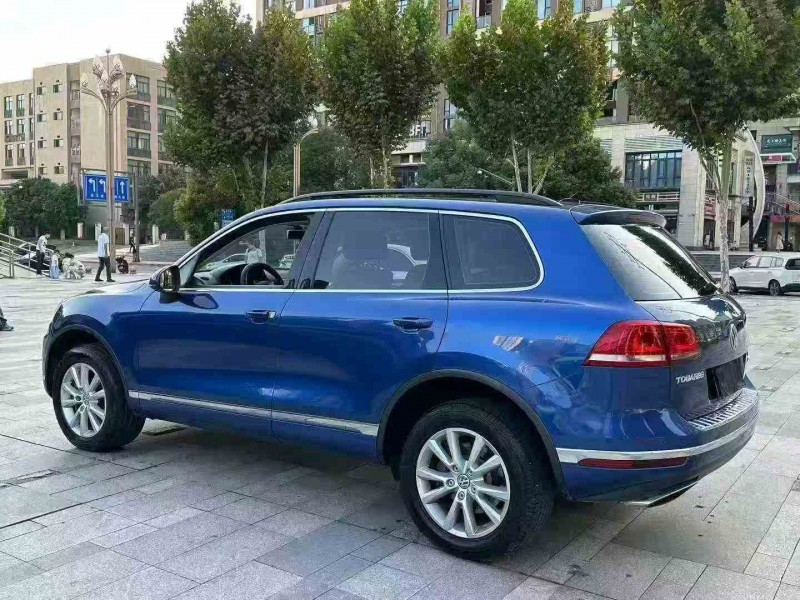 重庆16年大众途锐8