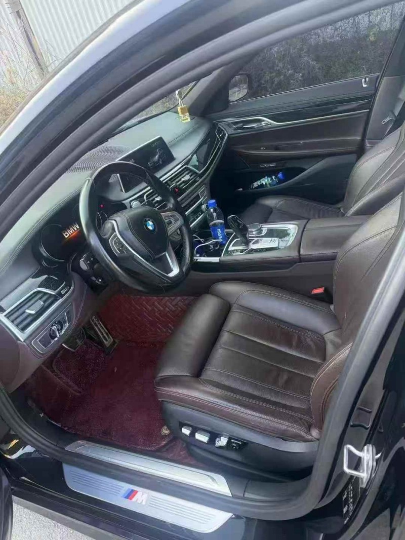 天津18年宝马7系4