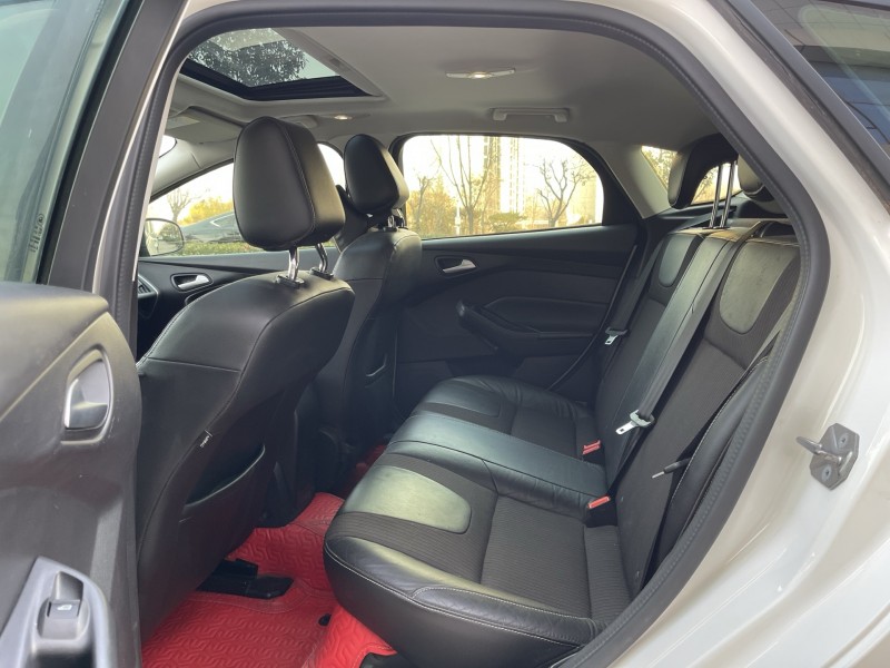 济宁15年福特福克斯5