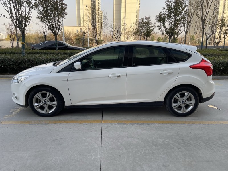 济宁15年福特福克斯7