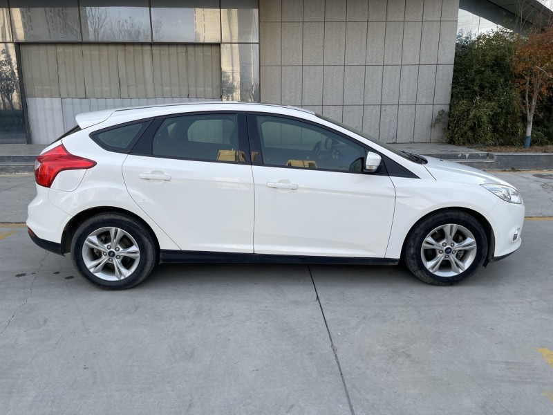 济宁15年福特福克斯8