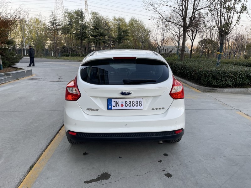 济宁15年福特福克斯9