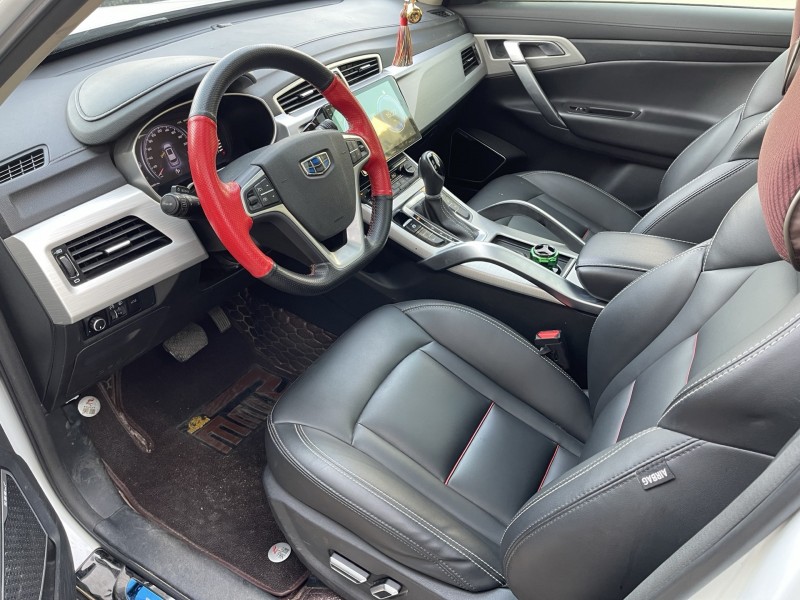 济宁18年吉利博越4