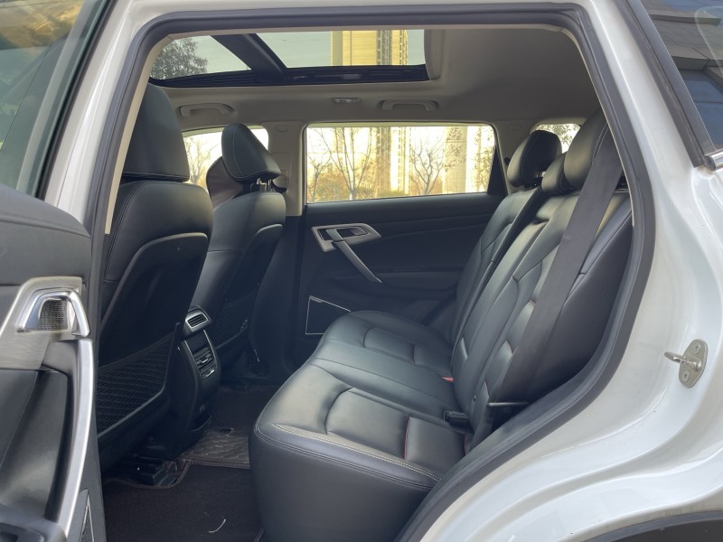 济宁18年吉利博越5