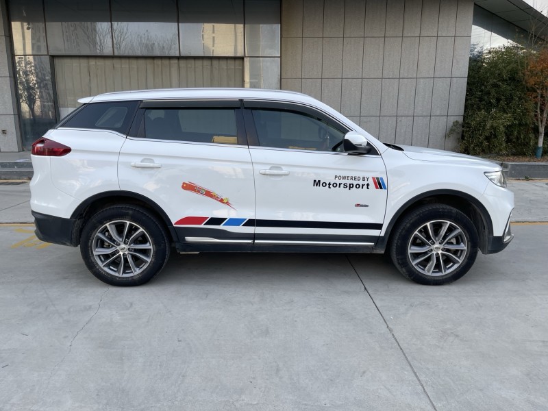 济宁18年吉利博越8