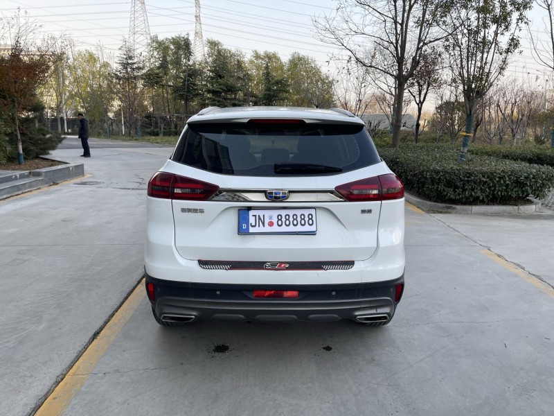 济宁18年吉利博越9