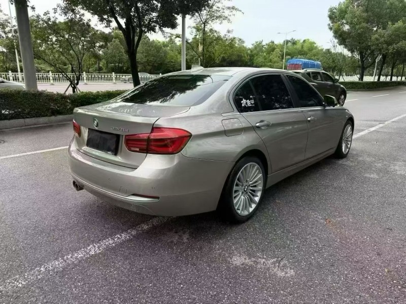 娄底17年宝马3系8