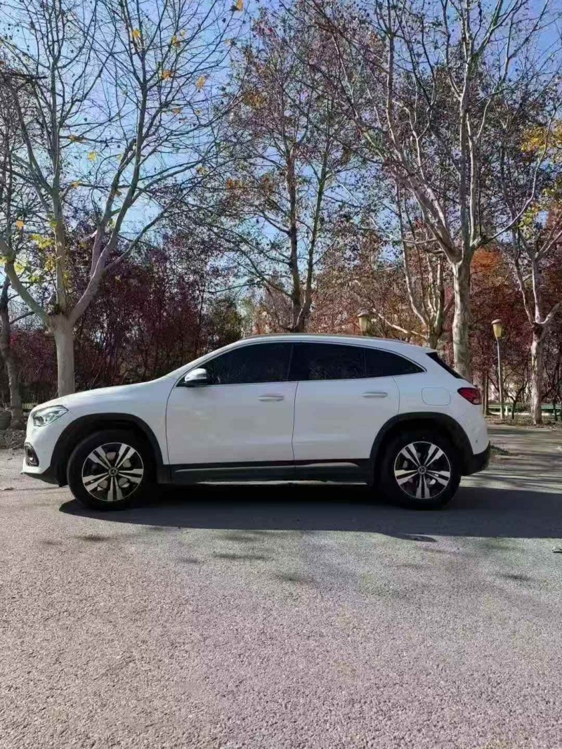 青岛22年奔驰GLA8