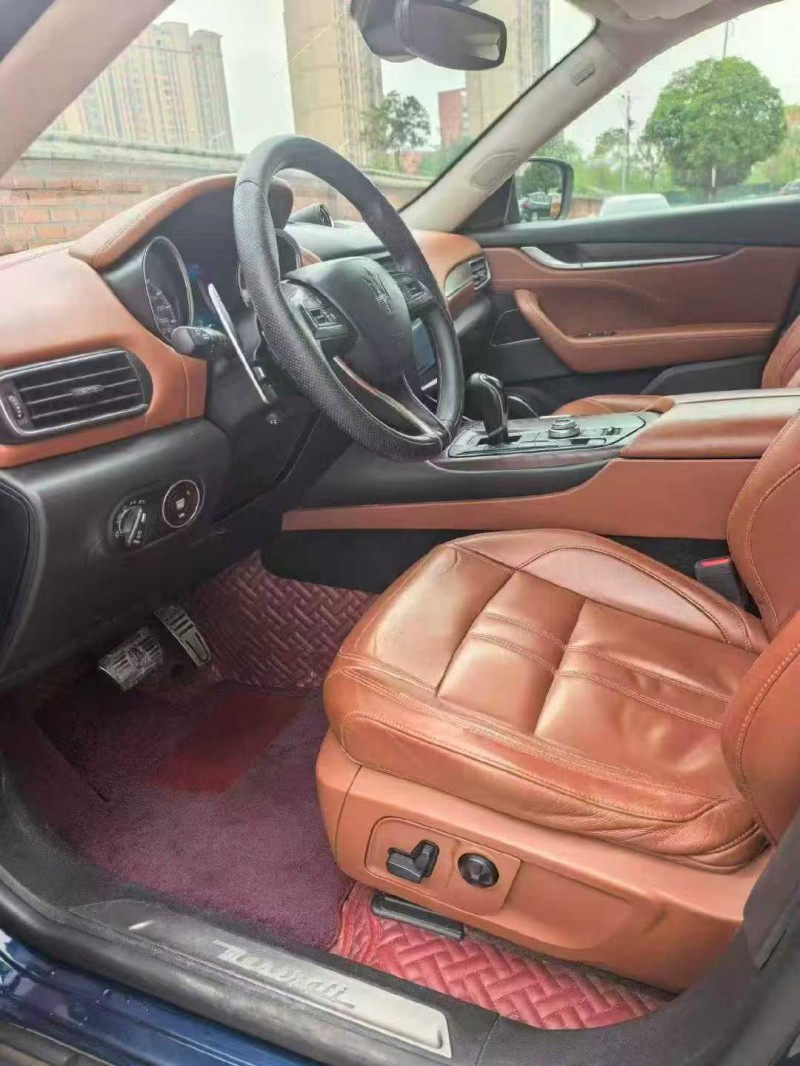 九江17年玛莎拉蒂Levante4