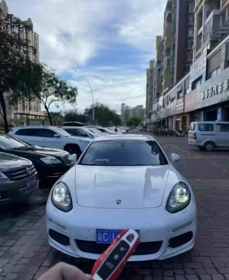 深圳15年保时捷帕拉梅拉1