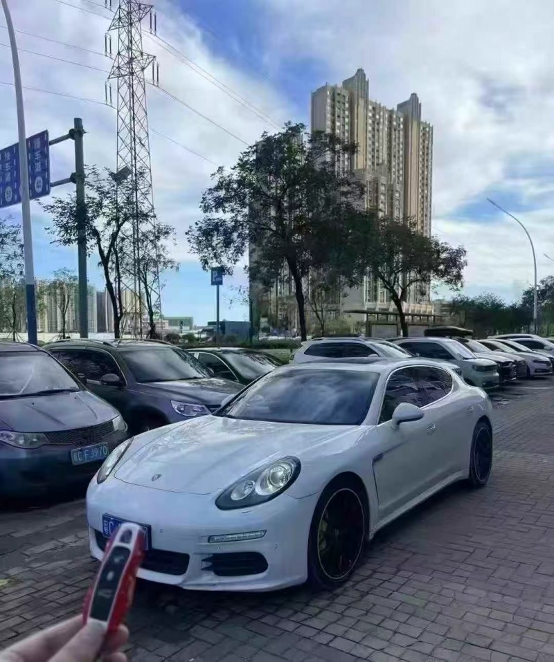 深圳15年保时捷帕拉梅拉3