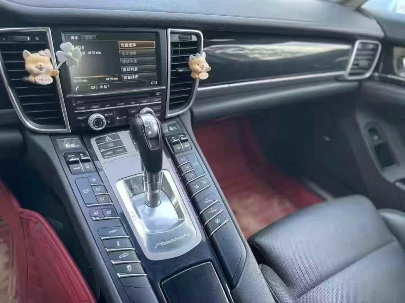 深圳15年保时捷帕拉梅拉8