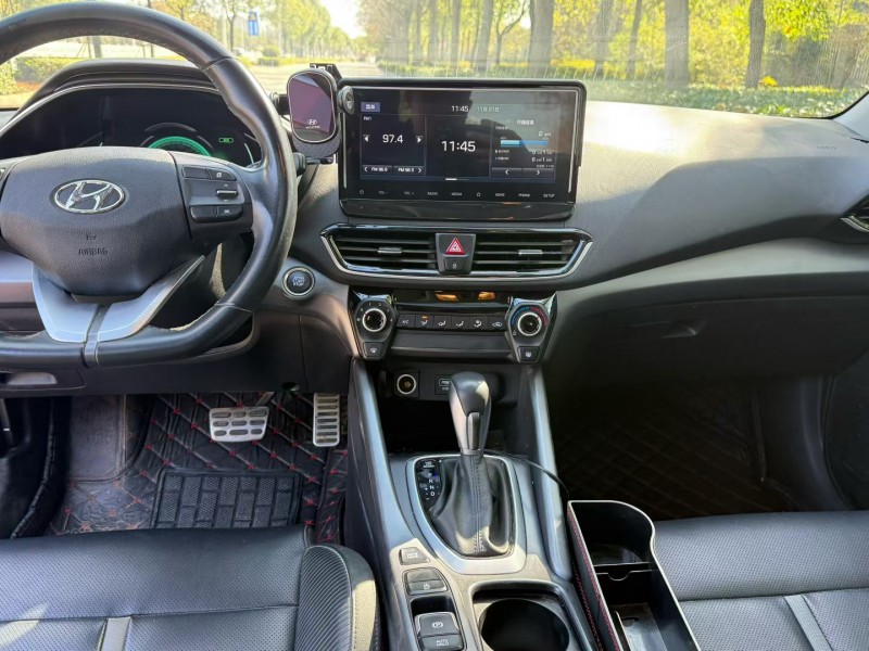 娄底20年现代菲斯塔6