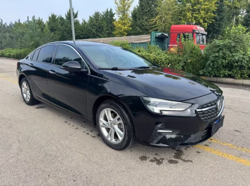 济宁22年别克君威3