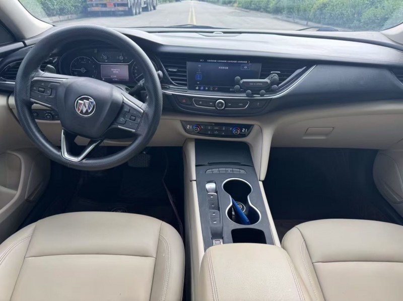 济宁22年别克君威4