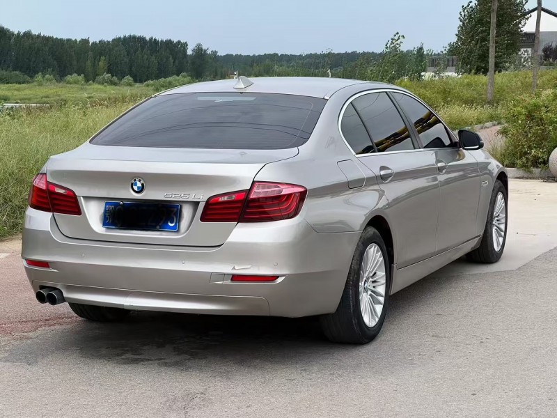 济宁16年宝马5系8