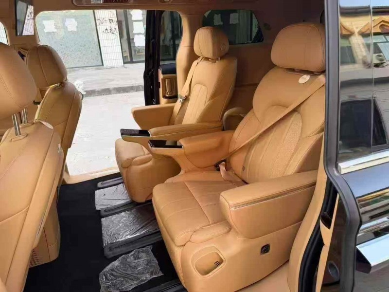 保定25年岚图汽车梦想家5