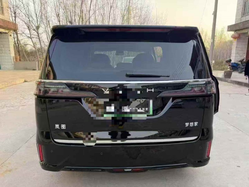 保定25年岚图汽车梦想家9