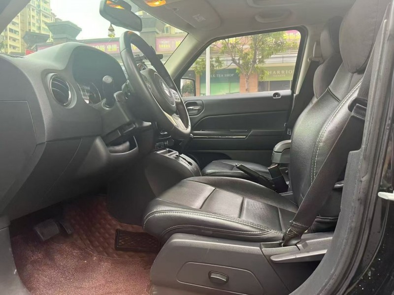 佛山14年Jeep自由客4