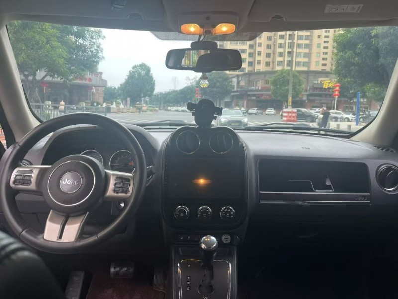 佛山14年Jeep自由客5