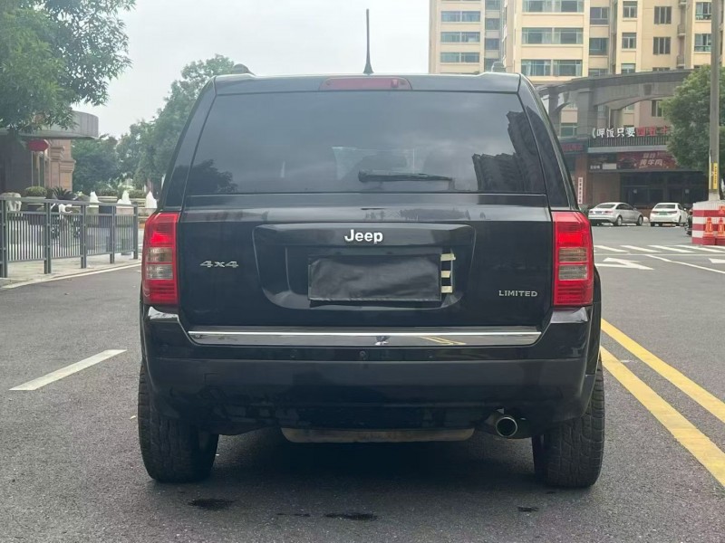 佛山14年Jeep自由客9