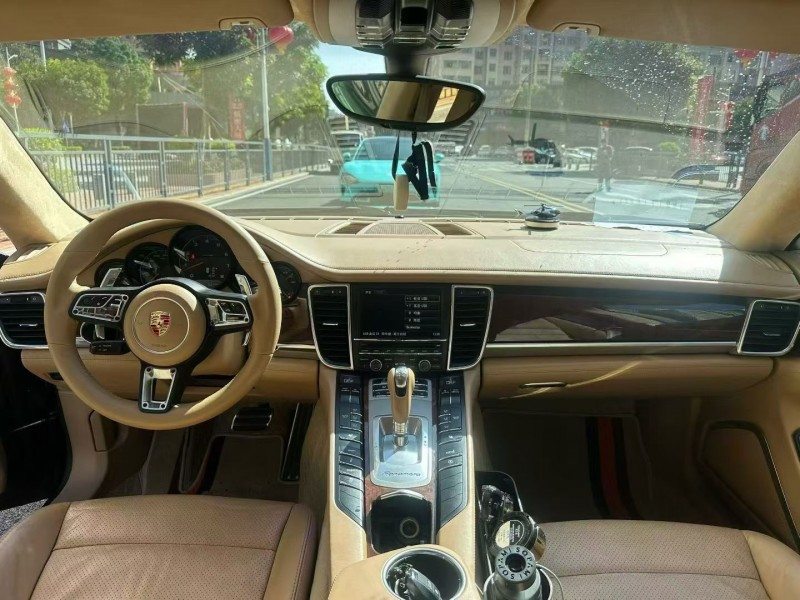 东莞11年保时捷帕拉梅拉3