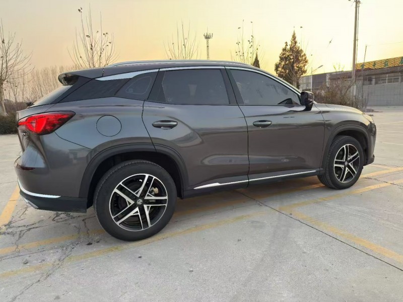 济宁24年名爵ONE3