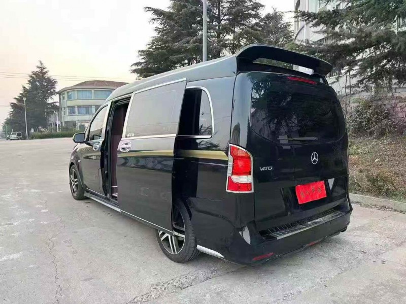 济宁20年奔驰威霆8