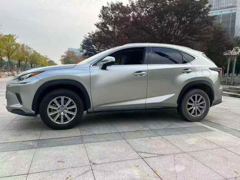 吉安17年雷克萨斯NX2