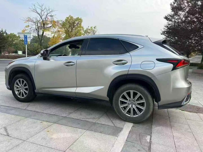 吉安17年雷克萨斯NX8